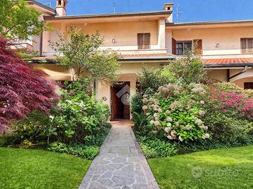 VILLA A SCHIERA A BARLASSINA