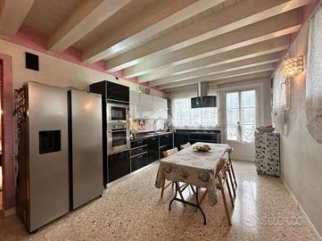 VILLA SINGOLA A CURTAROLO