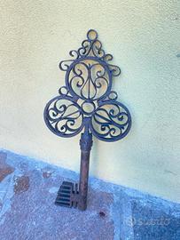 Antica chiave gotica in ferro