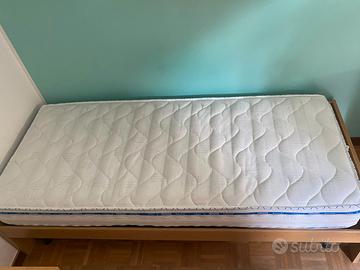Letto con materasso + scrivania e sedia