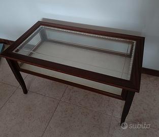 Tavolino da salotto.