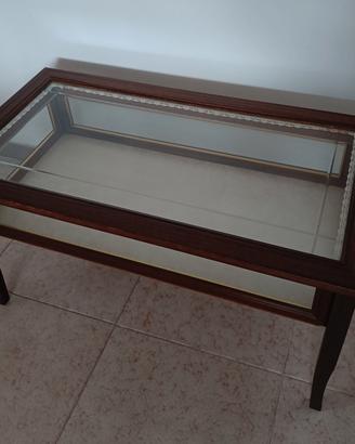 Tavolino da salotto.