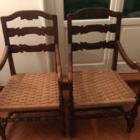 Coppia di antiche sedie con braccioli