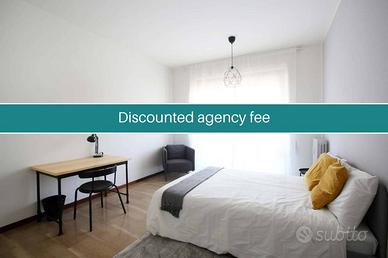 Stanza in appartamento di 72 m² a Milano