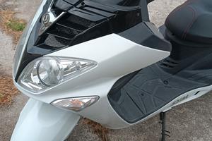 sym Joyride 125 perfetto.  provalo !!!