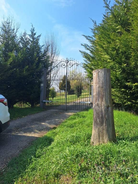 Rustico / Casale di 195 m² con più di 5 locali e b - Vista 2