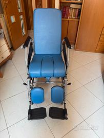 Sedia comoda  a rotelle con wc