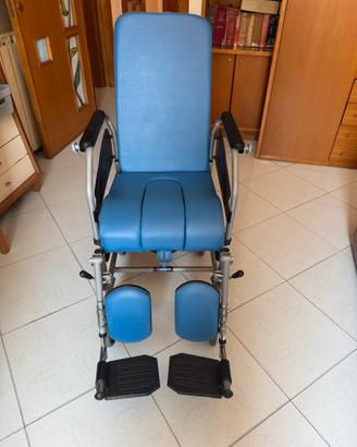 Sedia comoda  a rotelle con wc