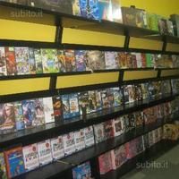 Arredamento per negozio scaffali