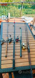 4 canne da pesca con mulinelli