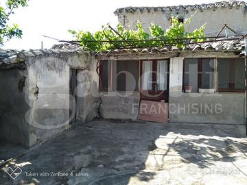 Casa indipendente da ristrutturare