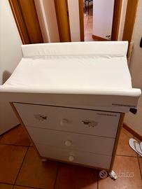 Fasciatoio con bagnetto e cassettiera
