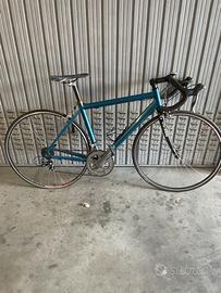 Bici da corsa ben assemblata