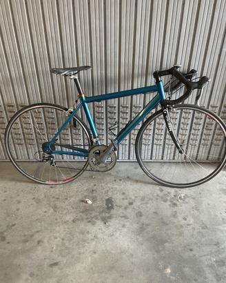 Bici da corsa ben assemblata