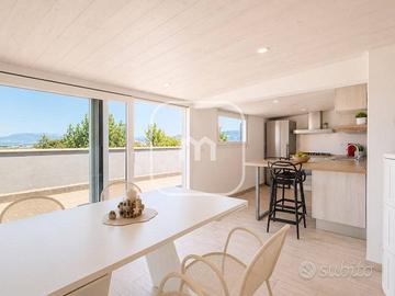 Villa di 300 m² con più di 5 locali a Colonna