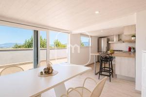 Villa di 300 m² con più di 5 locali a Colonna