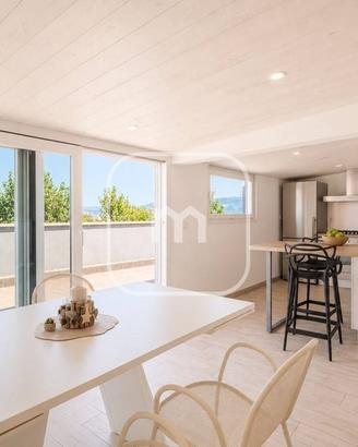 Villa di 300 m² con più di 5 locali a Colonna