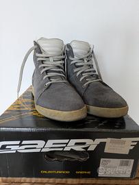 Sneakers tecniche da moto