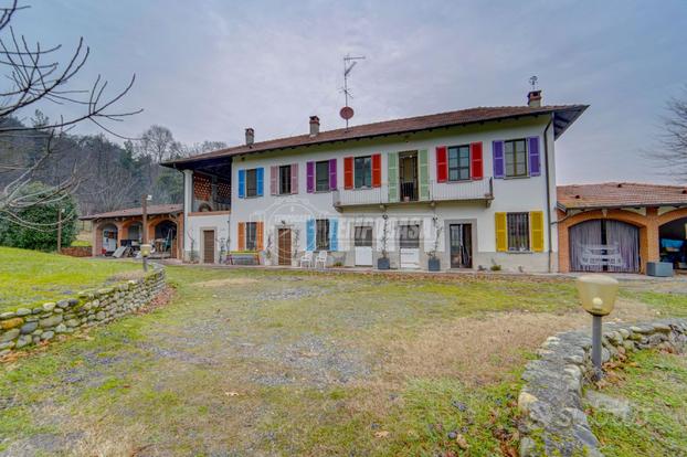 CASALE IMMERSO NEL VERDE - SESTO CALENDE