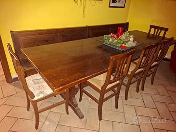 Tavolo e sedie e panca taverna