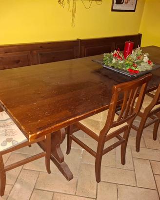 Tavolo e sedie e panca taverna