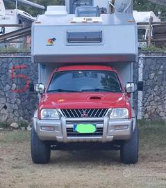 Pickup con cellula abitativa camper