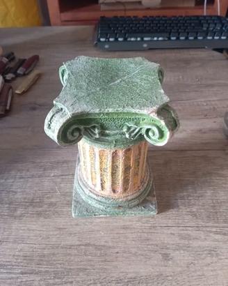 Colonna con capitello