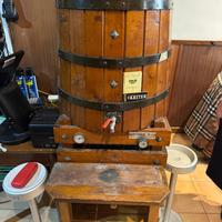 Distributore Vino Refrigerato a Botte in Legno