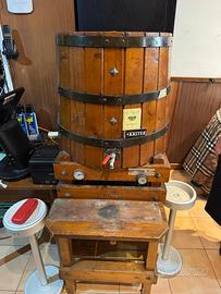 Distributore Vino Refrigerato a Botte in Legno