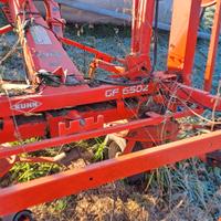 Trattori agricoli e altre attrezzature