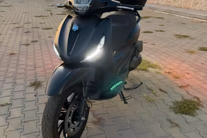Piaggio Beverly 400 Hpe deep Black