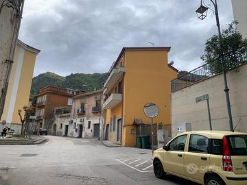 Caposaragnano- box auto 10 mq