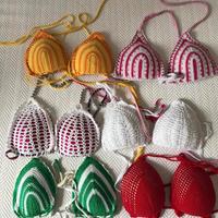 Reggiseni bikini e borsette fatti a mano