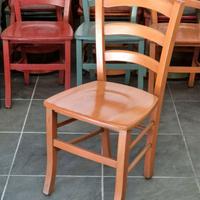 Tavoli e sedie in legno