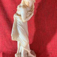 Statua in alabastro "Venus Bathing"