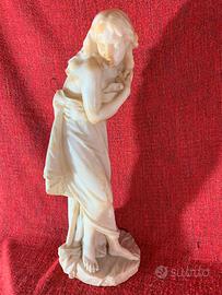 Statua in alabastro "Venus Bathing"