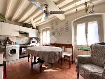 6 LOCALI A PRATO