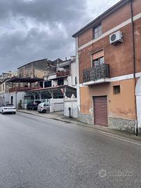 Locale commerciale 20 mq con bagno, anche vendita