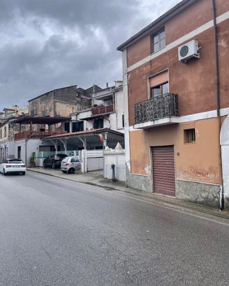 Locale commerciale 20 mq con bagno, anche vendita