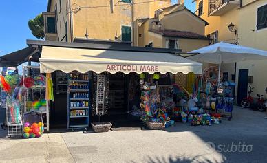 Chiosco souvenir e articoli mare