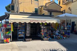 Chiosco souvenir e articoli mare