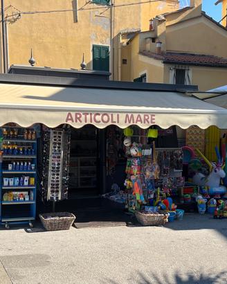 Chiosco souvenir e articoli mare