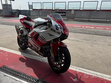 Yamaha r1