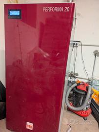 Caldaia a pellet MCZ Red Performa 20+ puffer 700lt