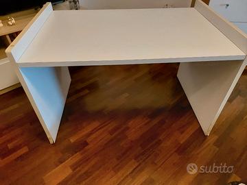 Ampia scrivania stile moderno!