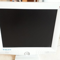 Monitor + tastiera + casse