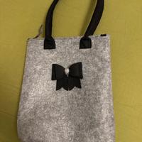 Borsa in feltro grigio con fiocco nero - mai usata