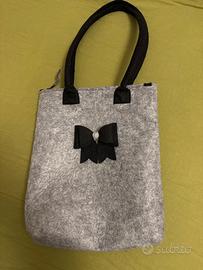 Borsa in feltro grigio con fiocco nero - mai usata