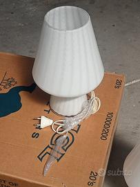 Elegante abat jour, luce da comodino o ufficio