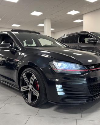 Volkswagen Golf GTI 2.0 TSI DSG TETTO